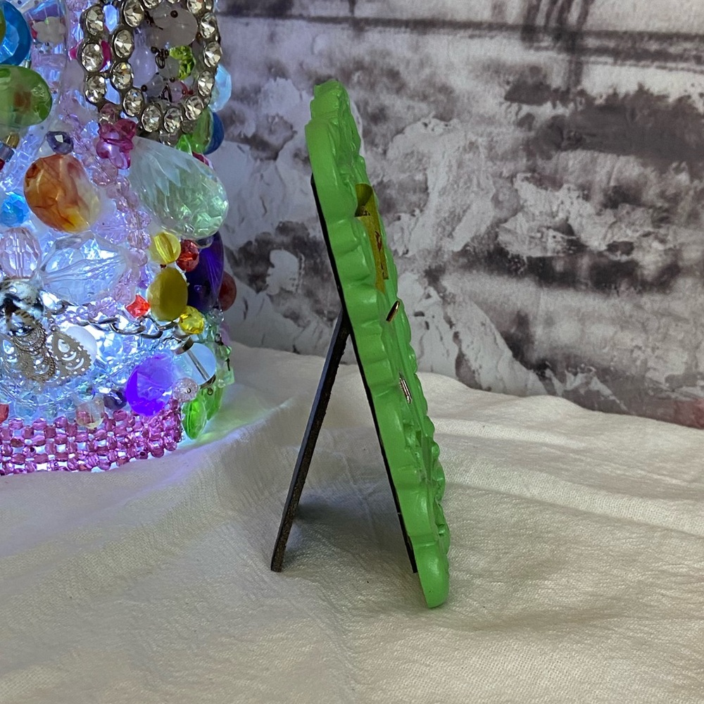 New! Green Framed Ring Display Holder Decor - Picture 2 of 5